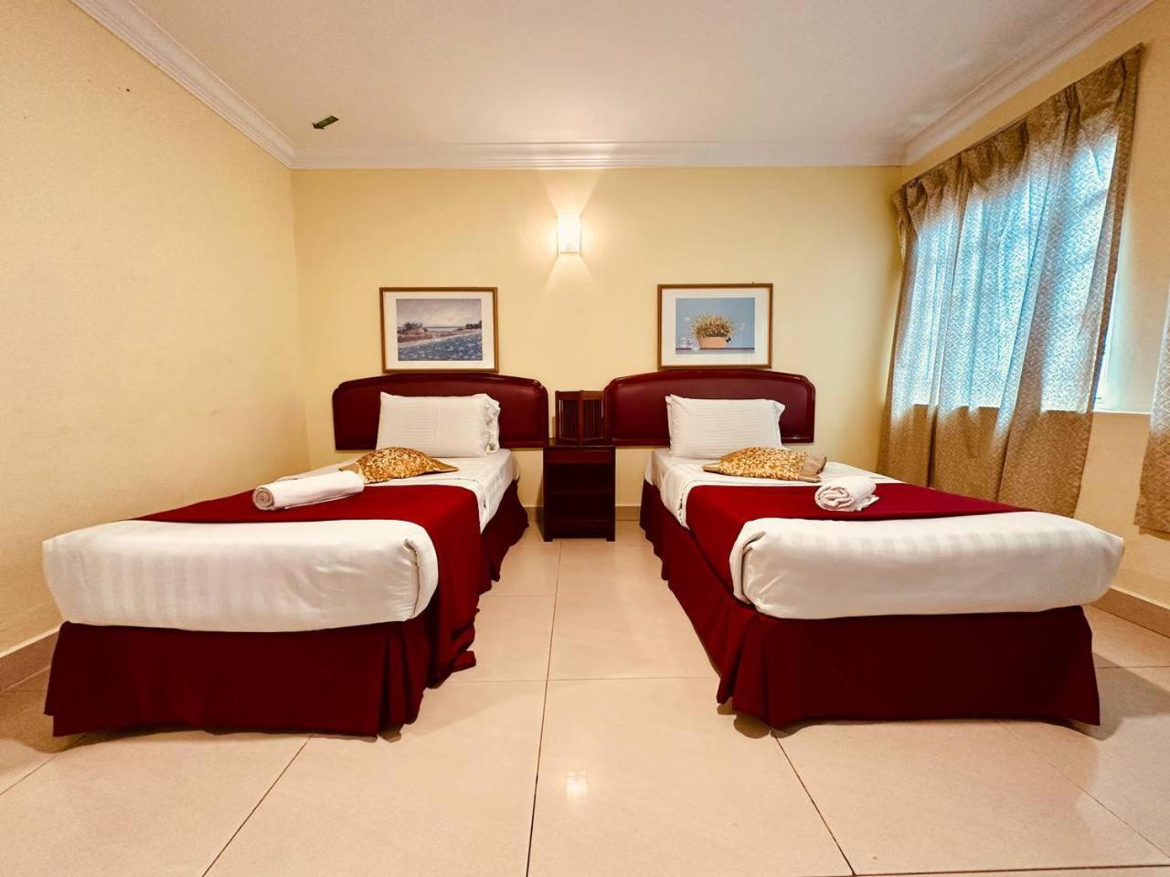 Carlton Hotel Seremban - Next To Terminal Bus Station Exteriör bild