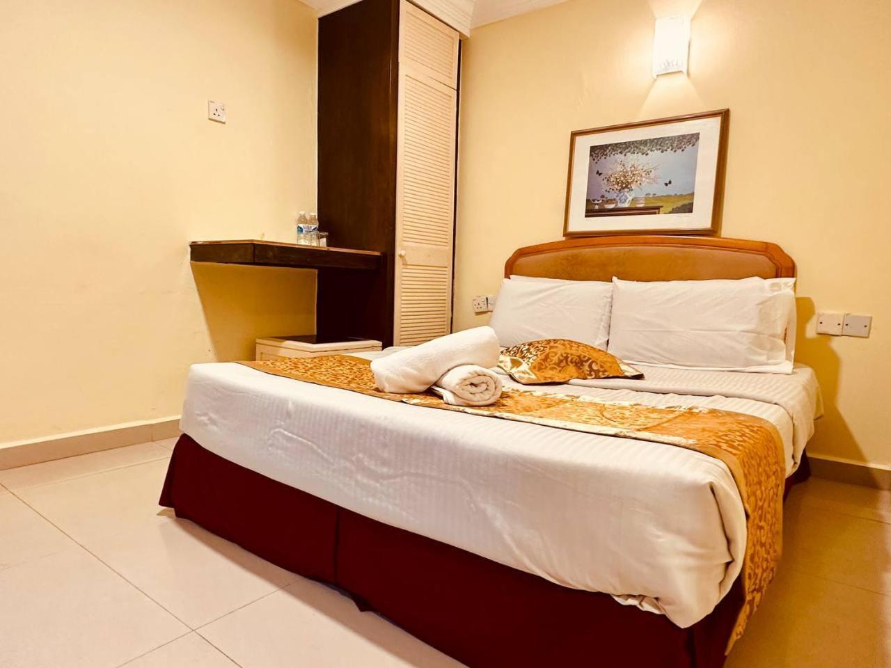Carlton Hotel Seremban - Next To Terminal Bus Station Exteriör bild