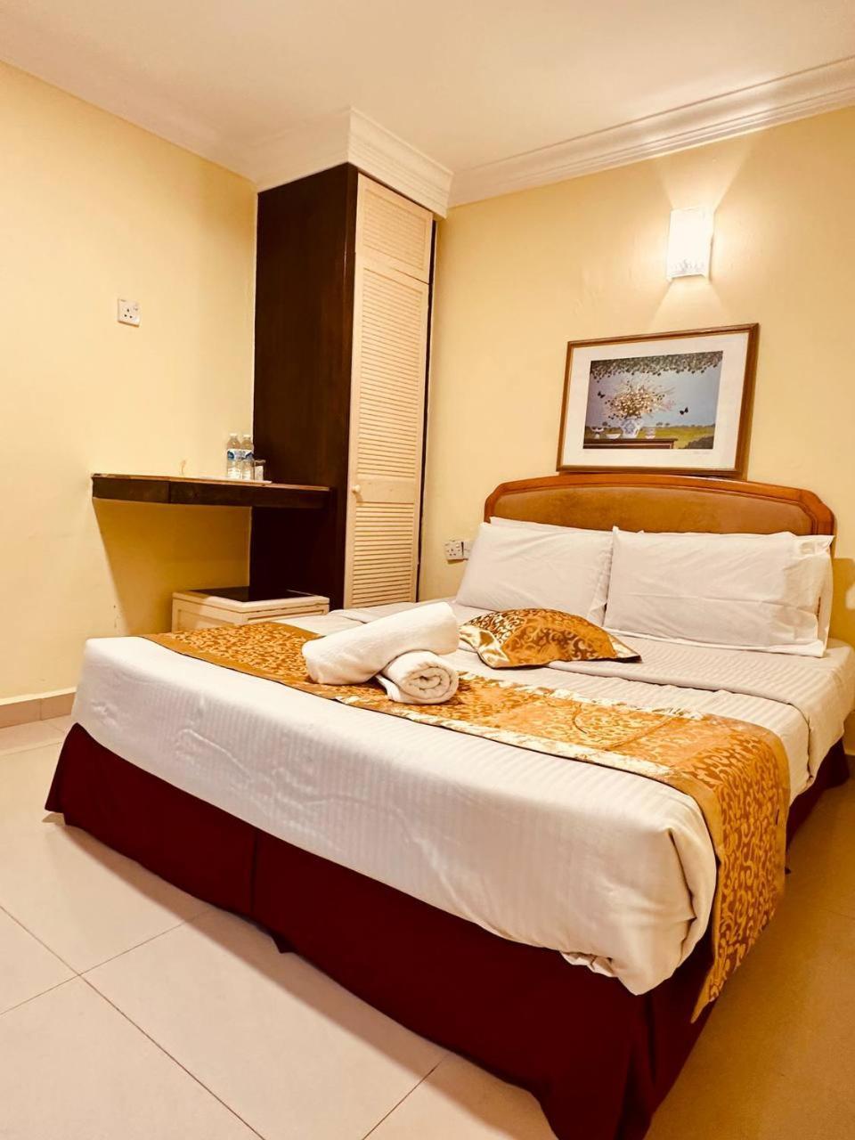 Carlton Hotel Seremban - Next To Terminal Bus Station Exteriör bild